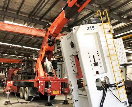 曲周县附近随车吊出租,轻松解决运输难题